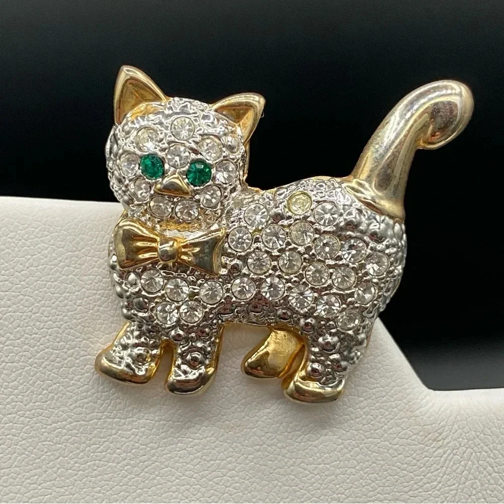 Sparkly Vintage Cat Brooch with Encrusted Rhinestones